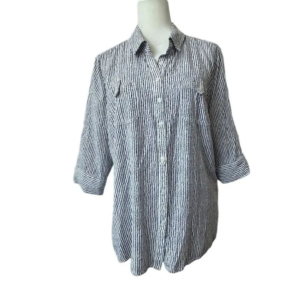 FDJ Button Down Blouse Blue White 3 / 4 Sleeve Pockets Button Tab SZ 12